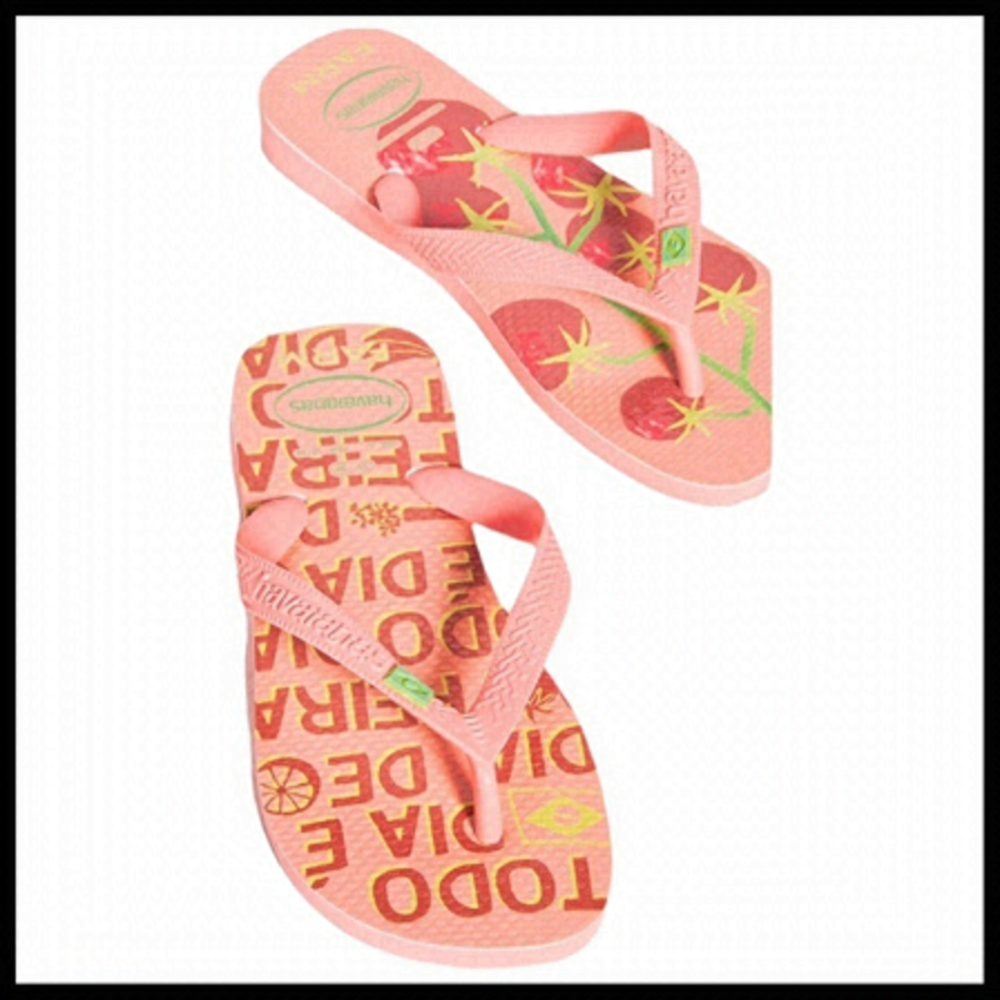 Havaianas X FARM RIO Tomatoes Sandals in Macaron Pink